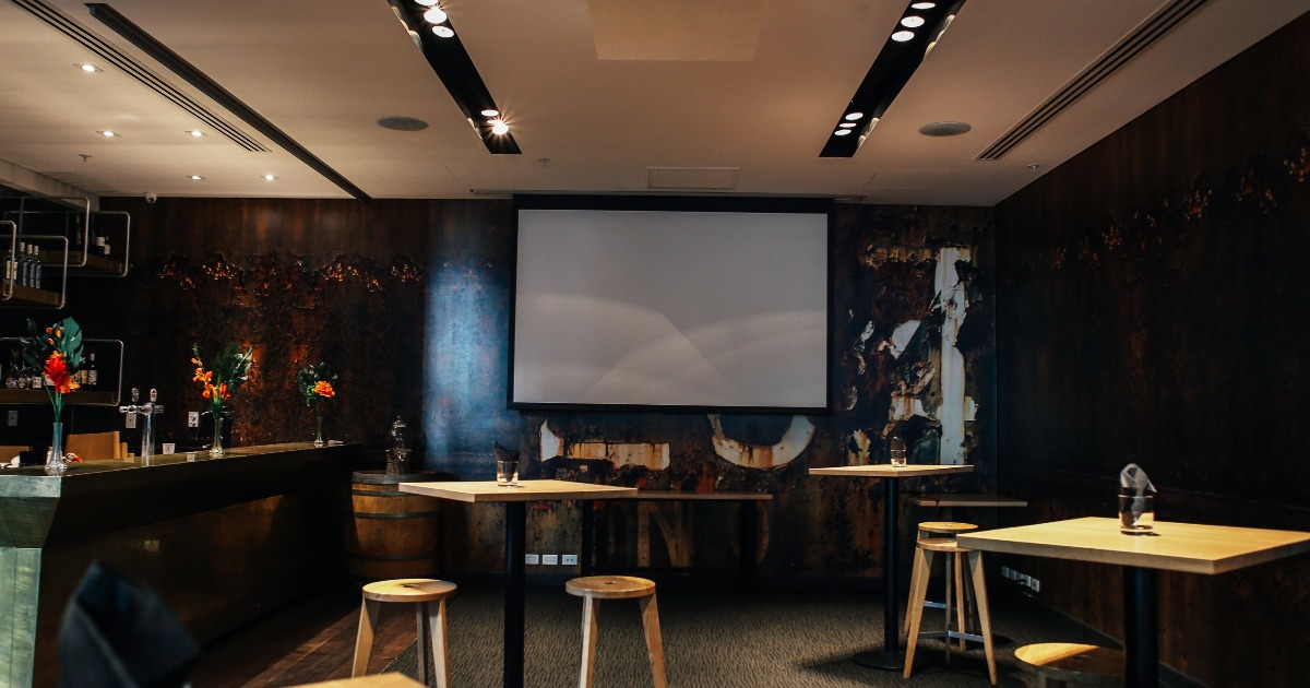 Can you use a white sheet for a projector screen?