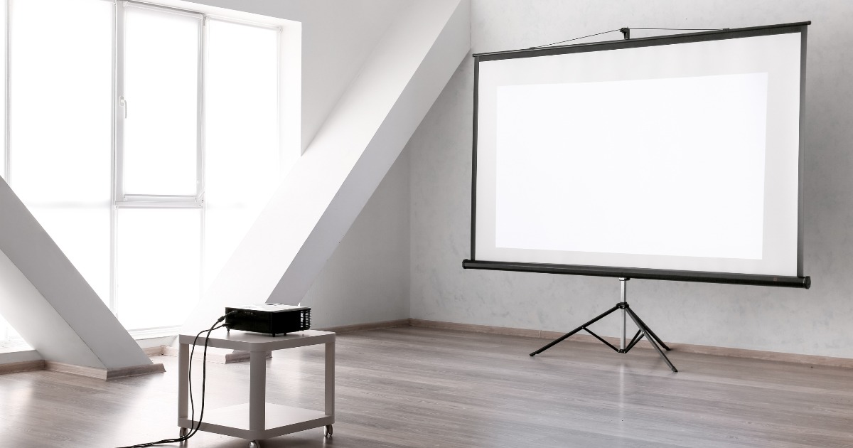 What is a good contrast ratio for a projector?