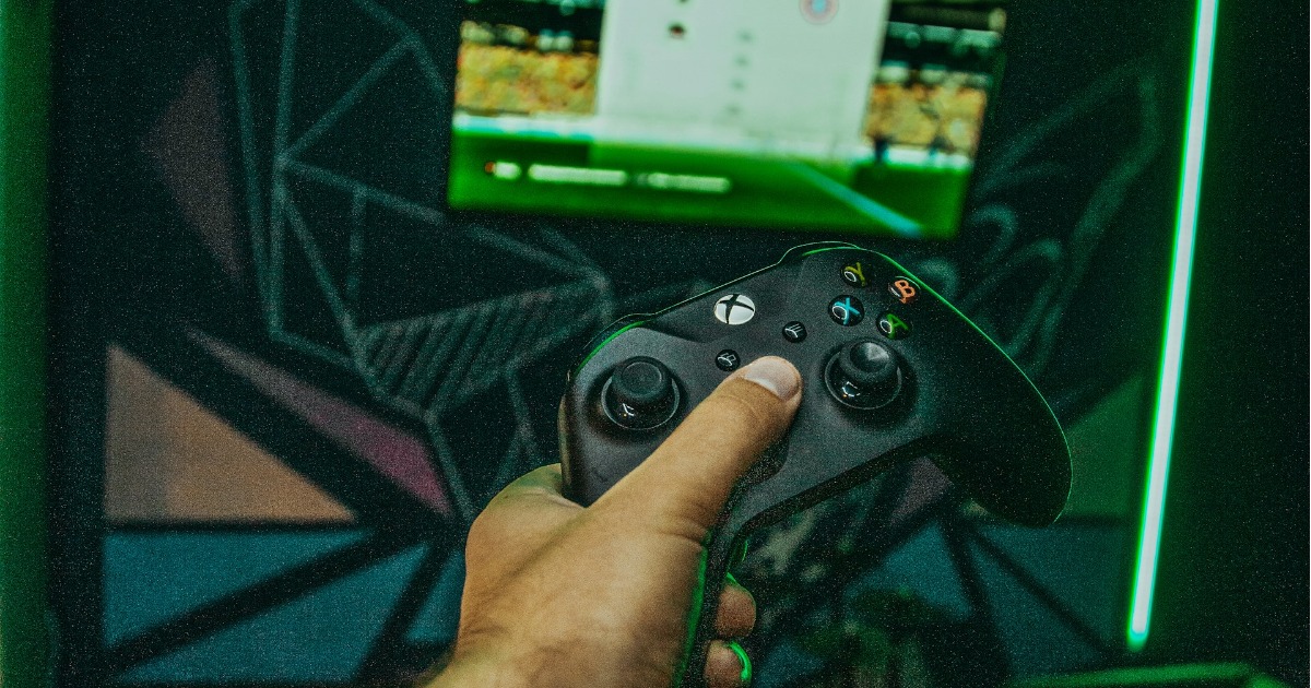 Is Projector Good for Gaming? 4 Things to Consider
