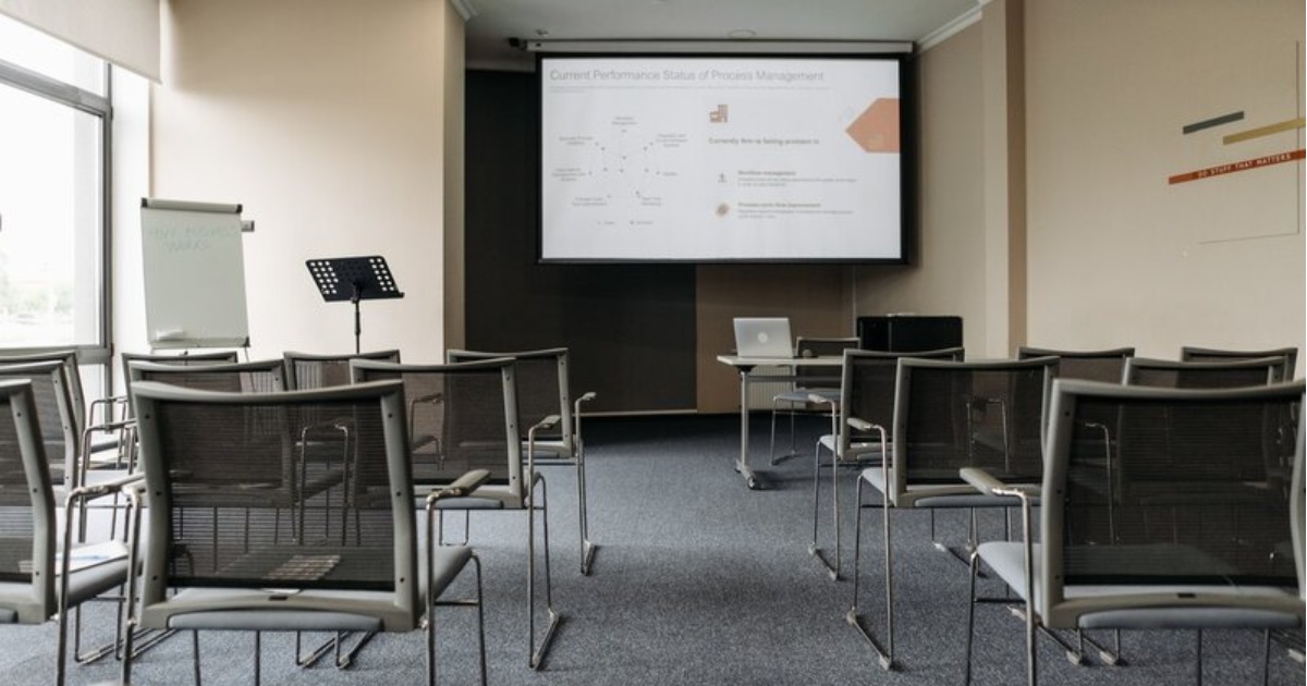 Do Projectors Work In Daylight? The Correct Answer Is Here!
