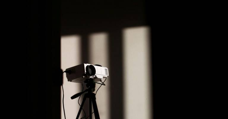 Best Projector That Can Play Netflix