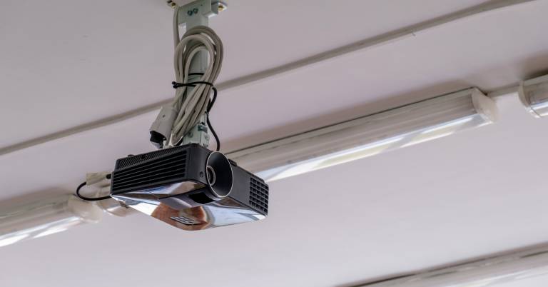 Best Projector With Auto Keystone