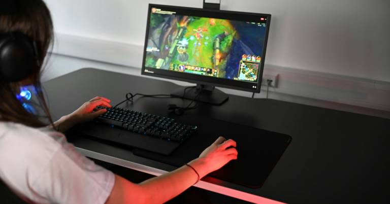 Best Aoc 16 Inch Monitor